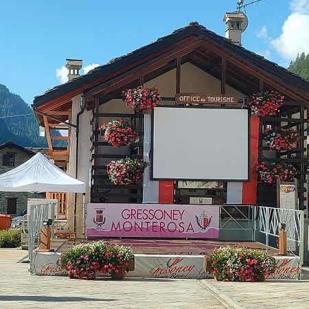 Appartement Trilocale 75 mq.partenza seggiovia Jolanda Trinité à Gressoney-la-Trinité Extérieur photo