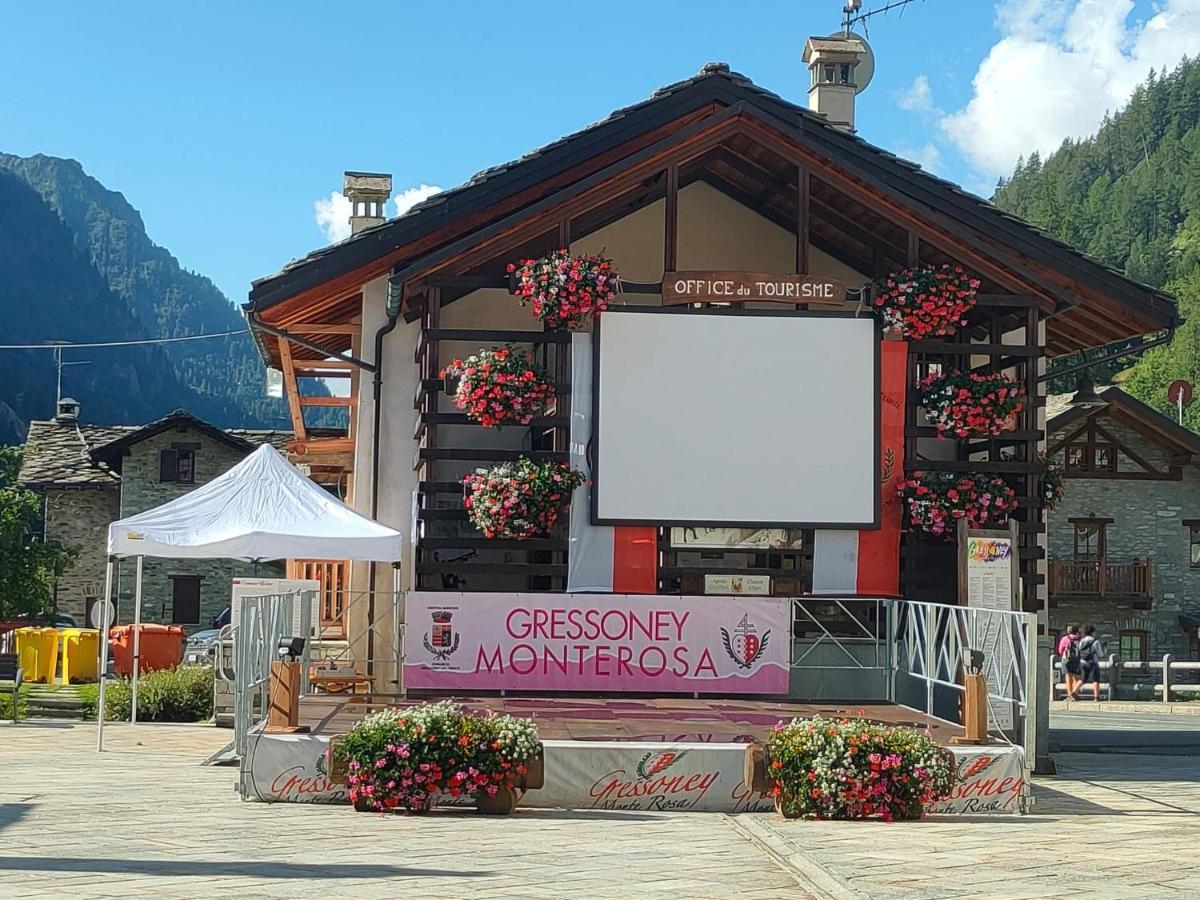 Appartement Trilocale 75 mq.partenza seggiovia Jolanda Trinité à Gressoney-la-Trinité Extérieur photo